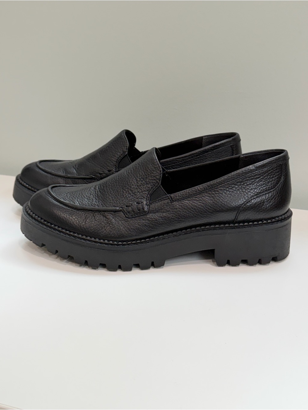 Caslon Black Leather Loafers Womens 8 Chunky Lug Sole Platform Water Resistant - Picture 3 of 12